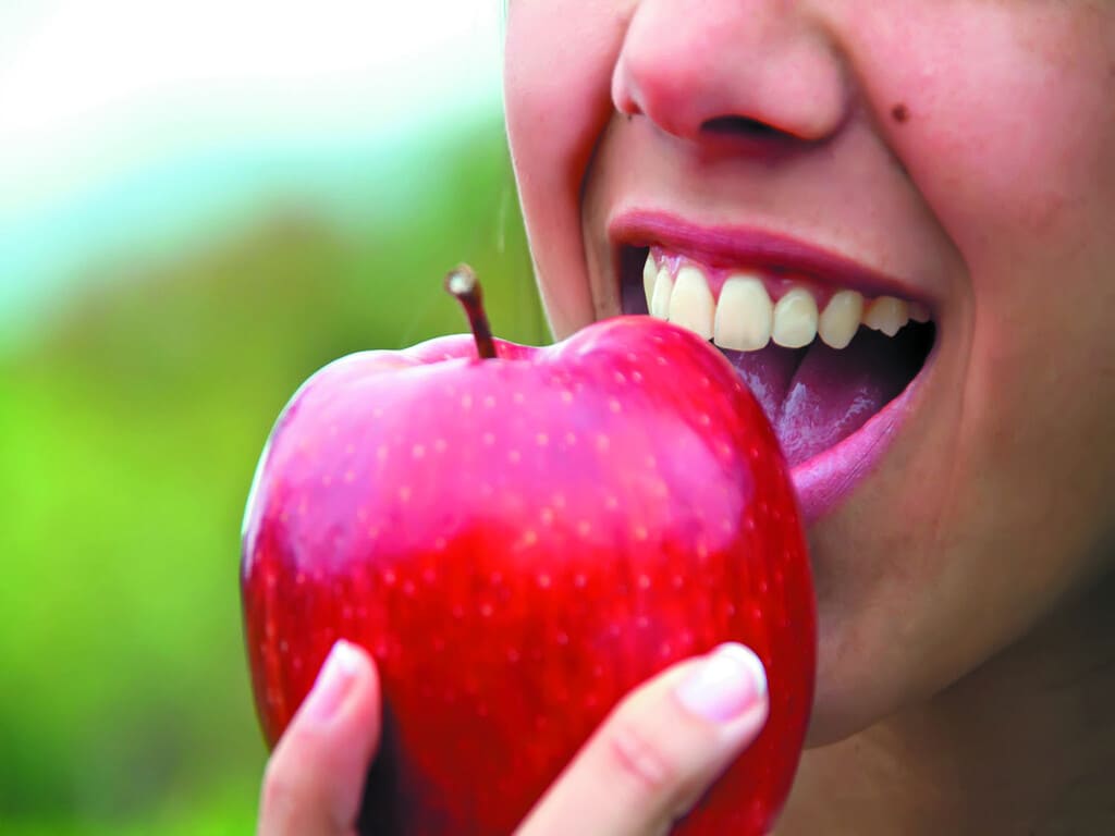 Essential Tips for Maintaining Healthy Teeth
